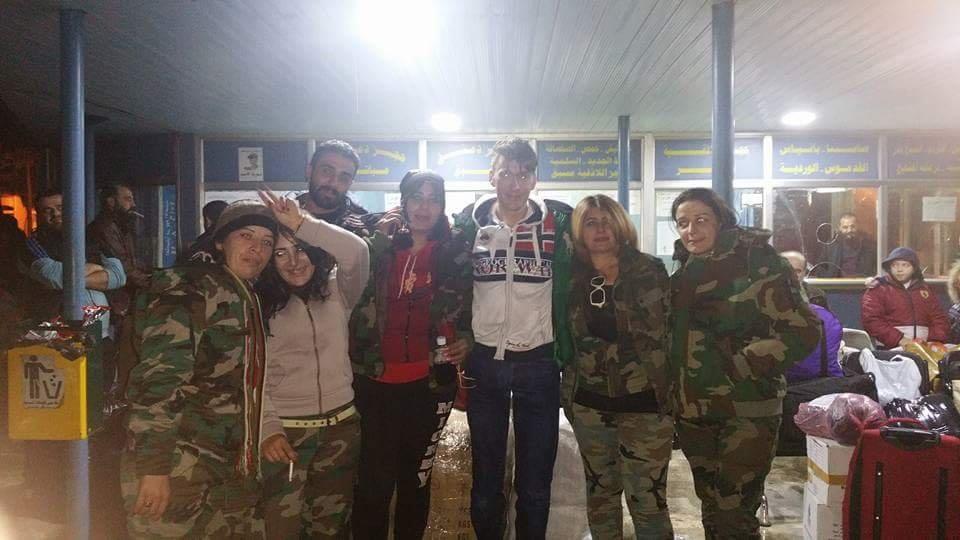 Begegnung mit syrischen Soldatinnen auf dem Busbahnhof von Tartus