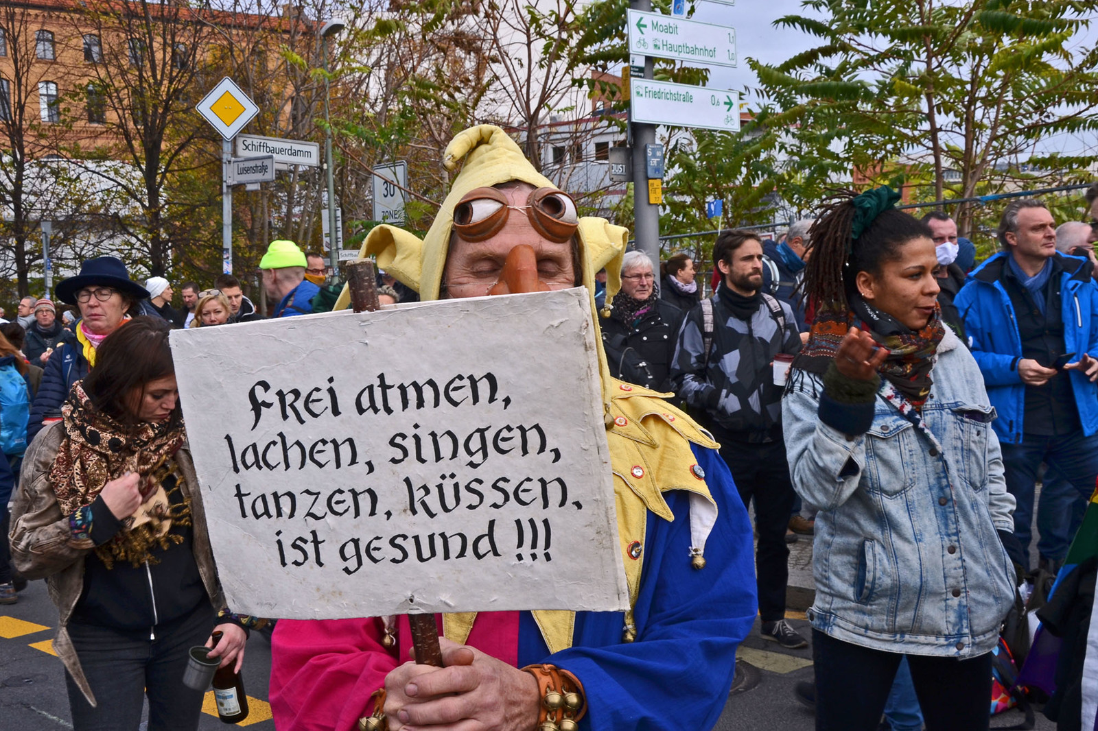 Bunter Protest am 18. November 2020 in Berlin