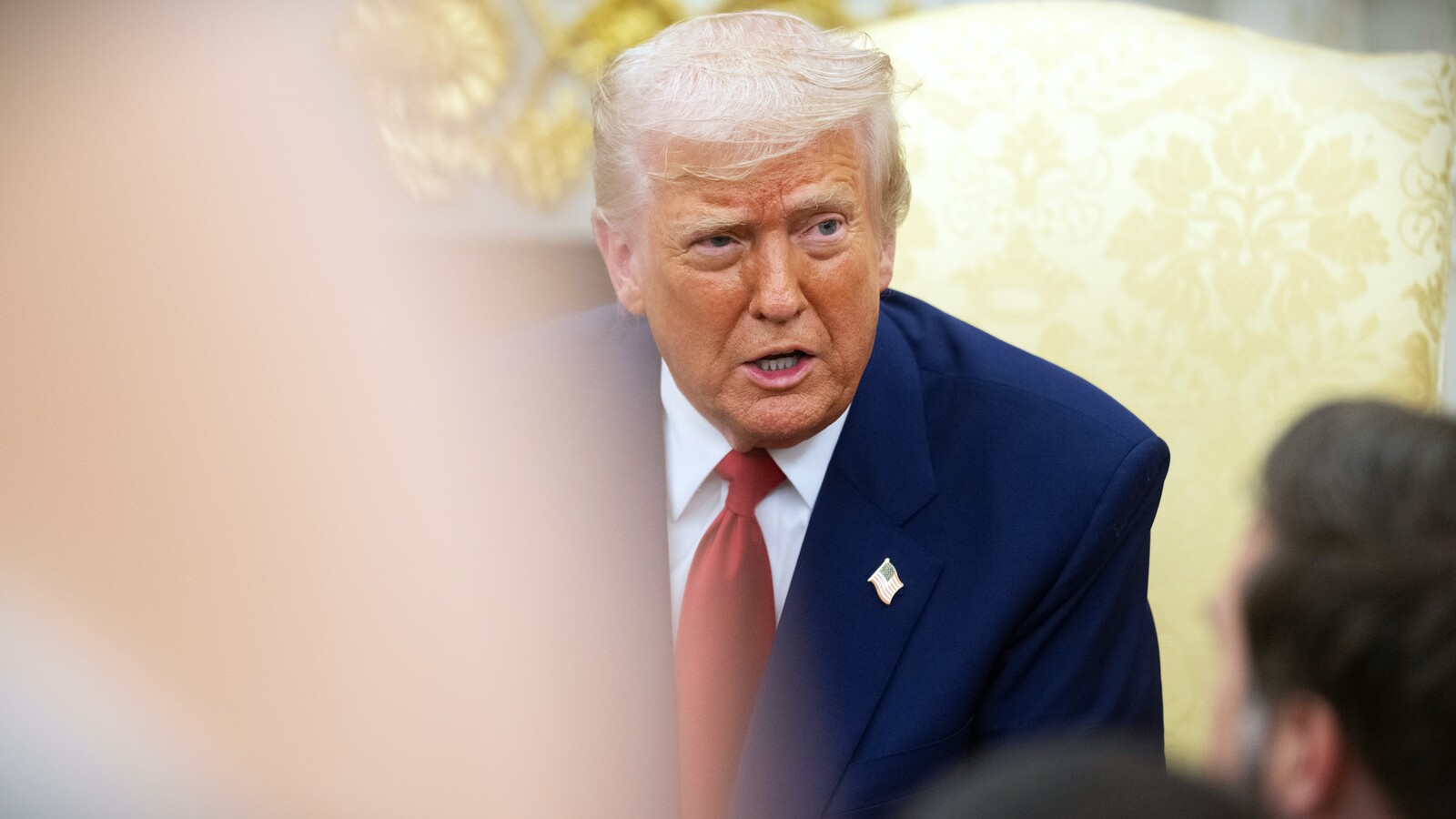Trump zwischen allen Stühlen