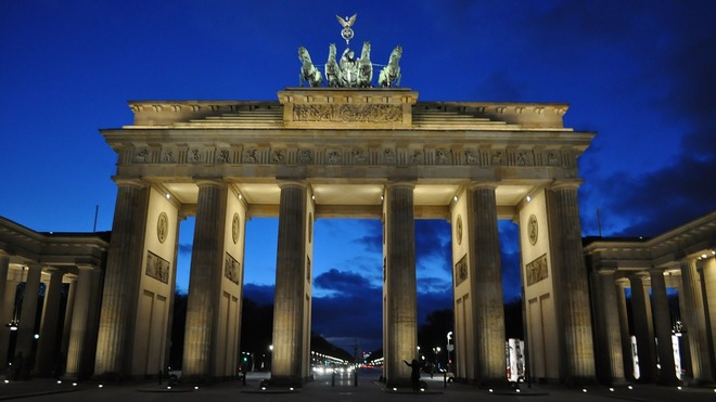 Dunkel wie das Brandenburger Tor nach dem Anschlag in St. Petersburg