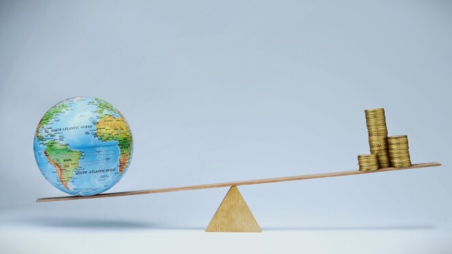 Menschheit im Schuldenturm