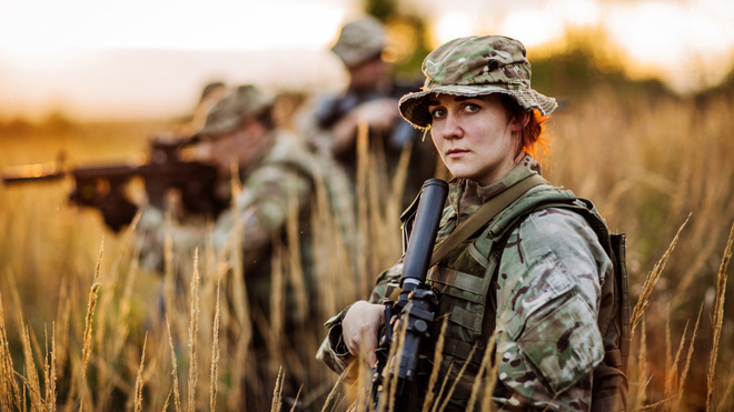 Frauen an die Front!